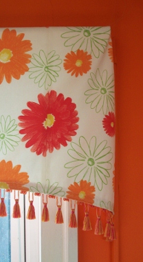 girls rm orange wall. jpg