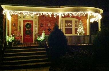 night xmas porch (380x250).jpg