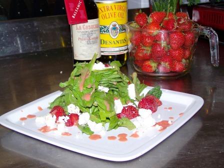 strawberry arugula salad.JPG