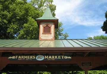 Summer Market In Saratoga - High Rock Ave Pavilions